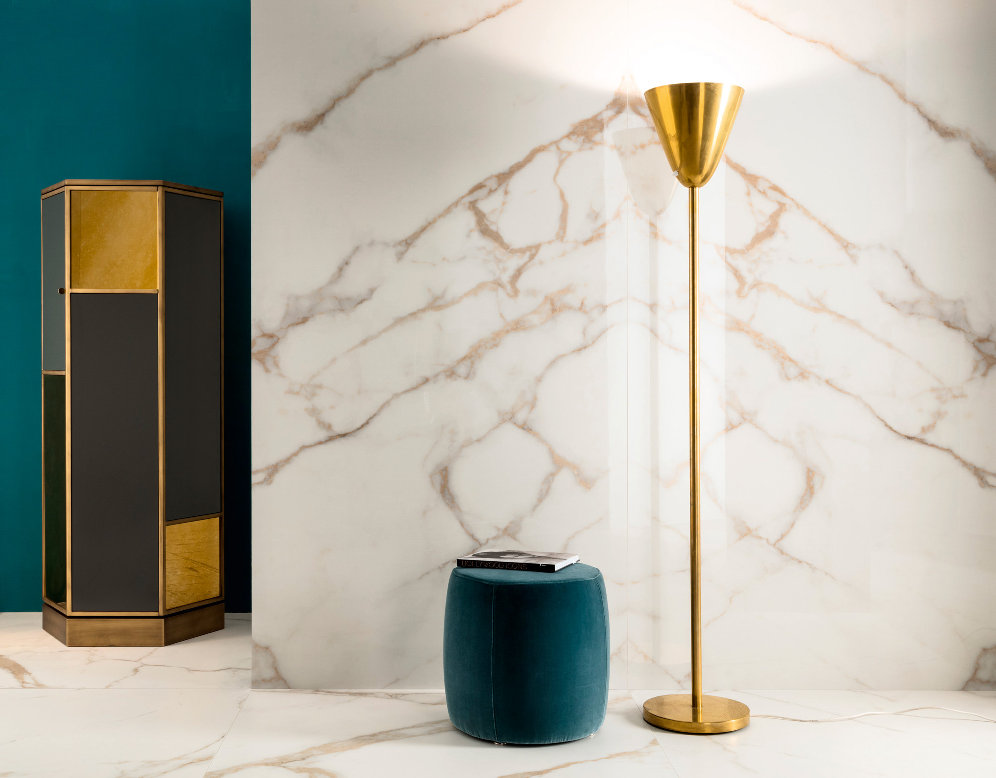 Płytki z serii Delight marki Lea Ceramiche imitują marmur.
